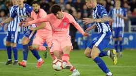 Una foto de Carles Aleñá, futbolista del Barça formado en La Masia, durante el partido ante el Alavés / EFE