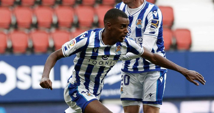 Alexander Isak celebrando un gol decisivo contra Osasuna / EFE