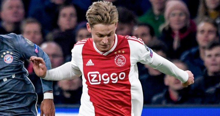 De Jong, con el Ajax, en un partido de Champions contra el Bayern de Múnich / EFE