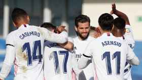 Los jugadores del Real Madrid celebrando el gol de Kroos ante el Valencia / RM