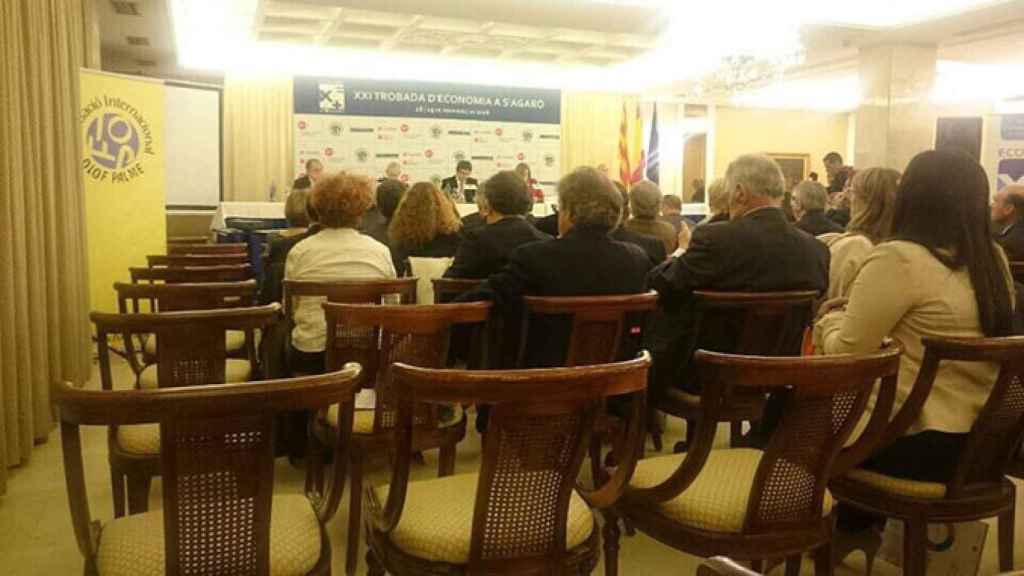 El presidente de la Generalitat Carles Puigdemont en las jornadas económicas de S'Agaró (Girona) / CG