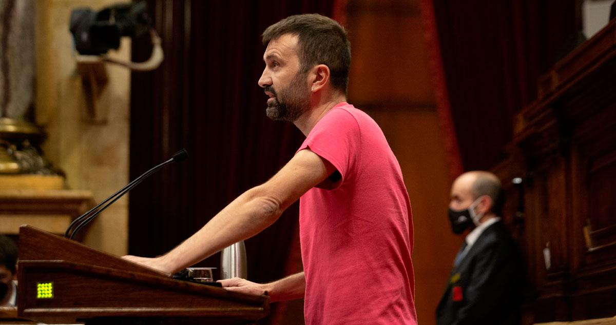 El diputado de CUP, Pau Juvillà, interviene en el Parlament de Cataluña en octubre de 2021 / EUROPA PRESS