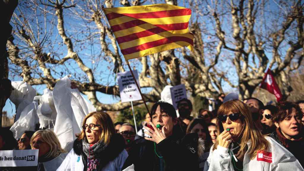 Imagen de los médicos en huelga ante el Parlament / EP