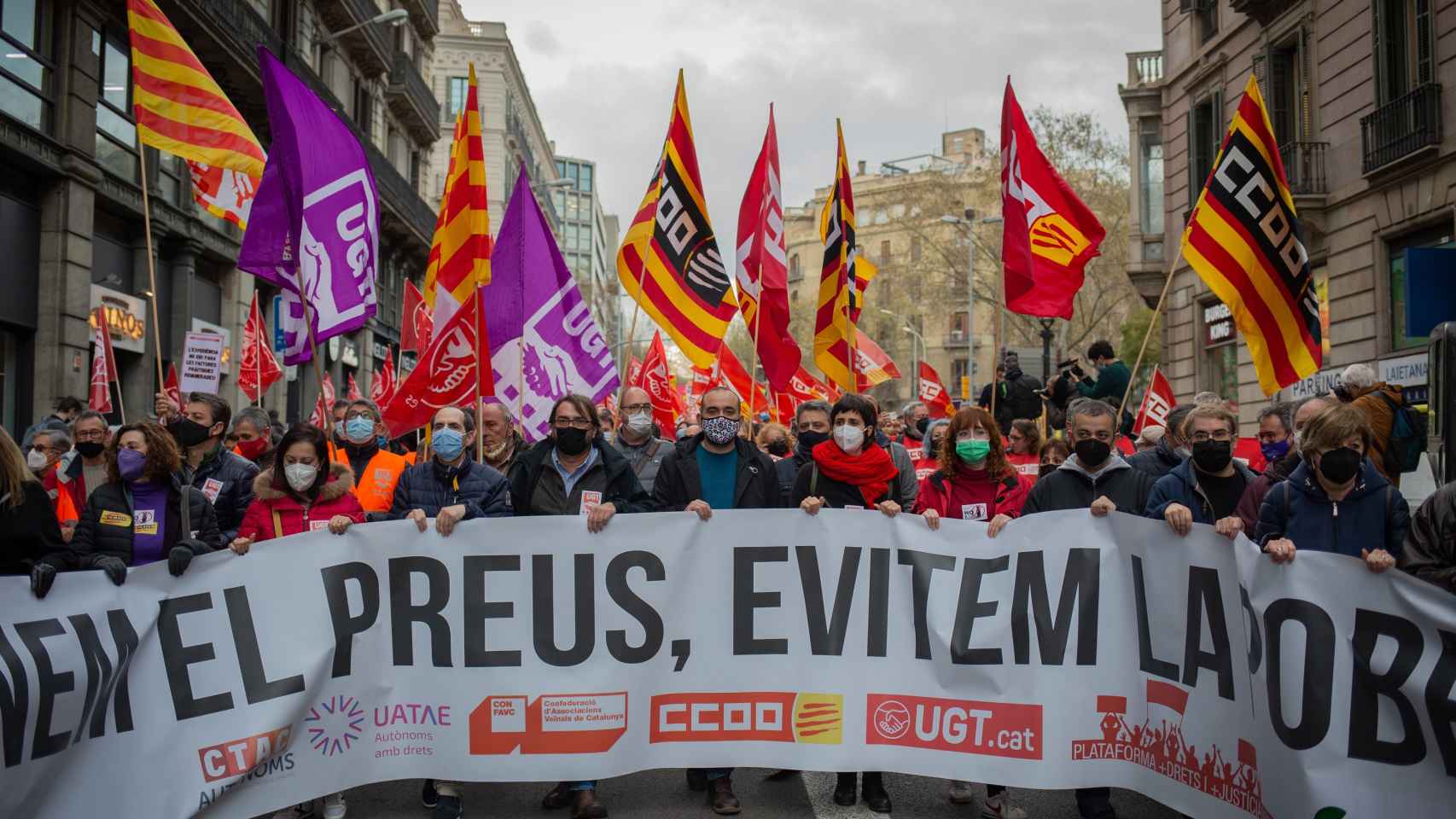 Unas 1.000 personas se manifiestan en Barcelona contra la subida de los precios de la energía / DAVID ZORRAKINO - EUROPA PRESS