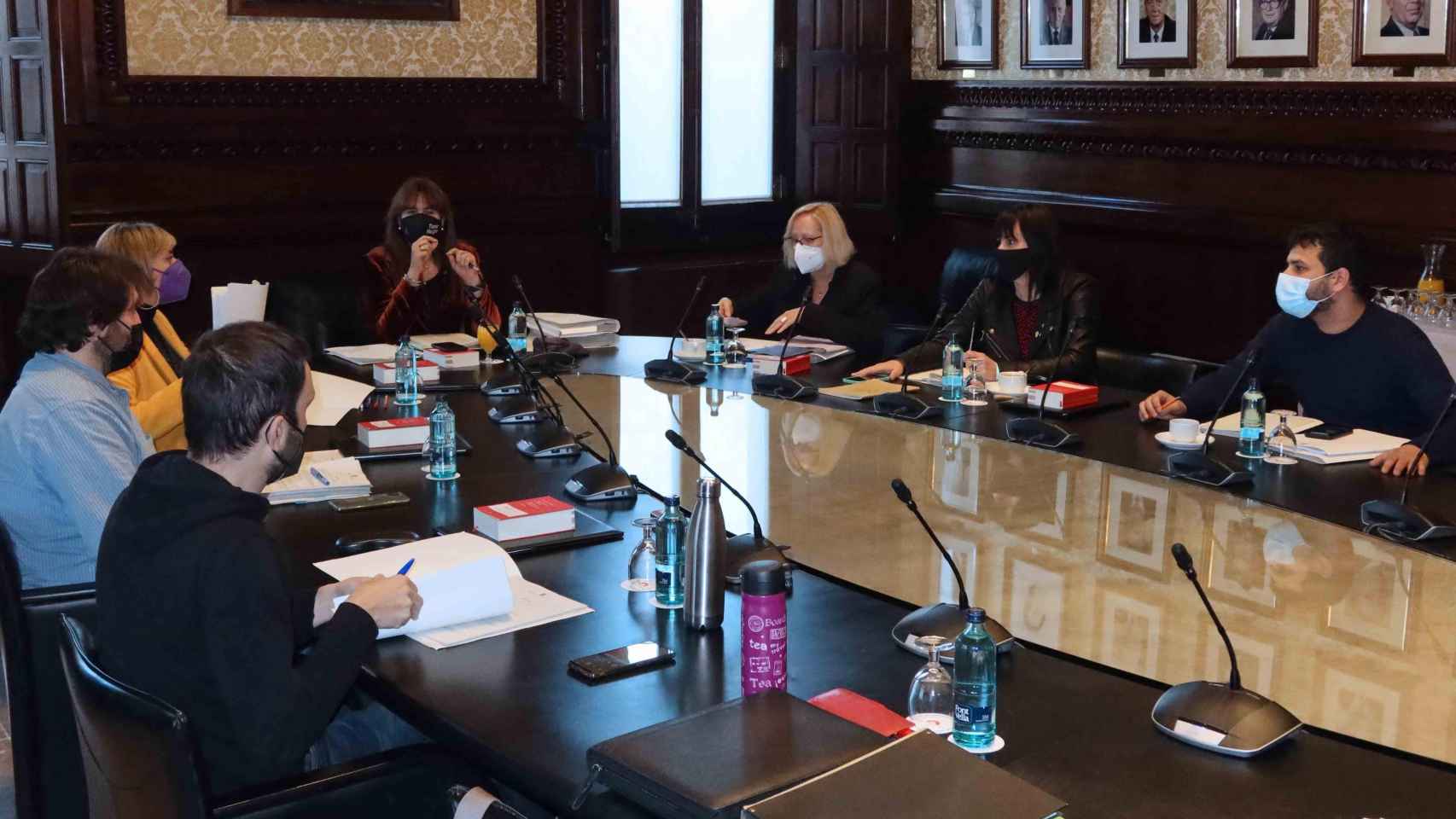 Reunión de la mesa del Parlament del 25 de enero del 2022, en el que se ha acordado por unanimidad eliminar las 'licencias por edad' / PARLAMENT