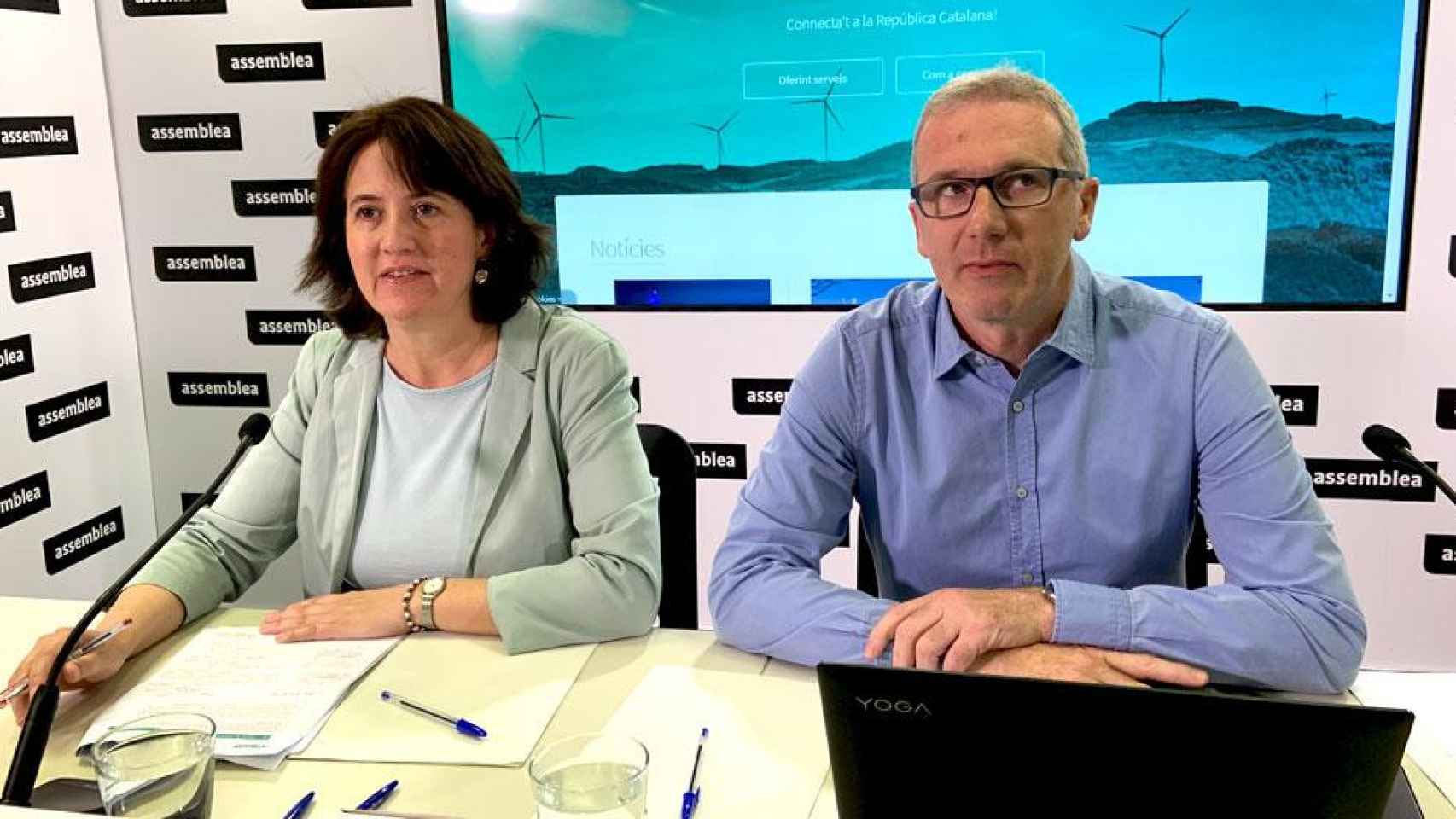 La presidenta de la ANC, Elisenda Paluzie, junto al responsable de la estrategia de consumo responsable de la entidad independentista, David Fernàndez / CG