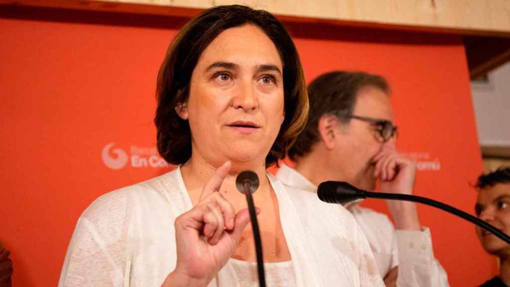 Ada Colau, alcaldesa de Barcelona, durante una rueda de prensa de su partido, Barcelona en Comú / EFE