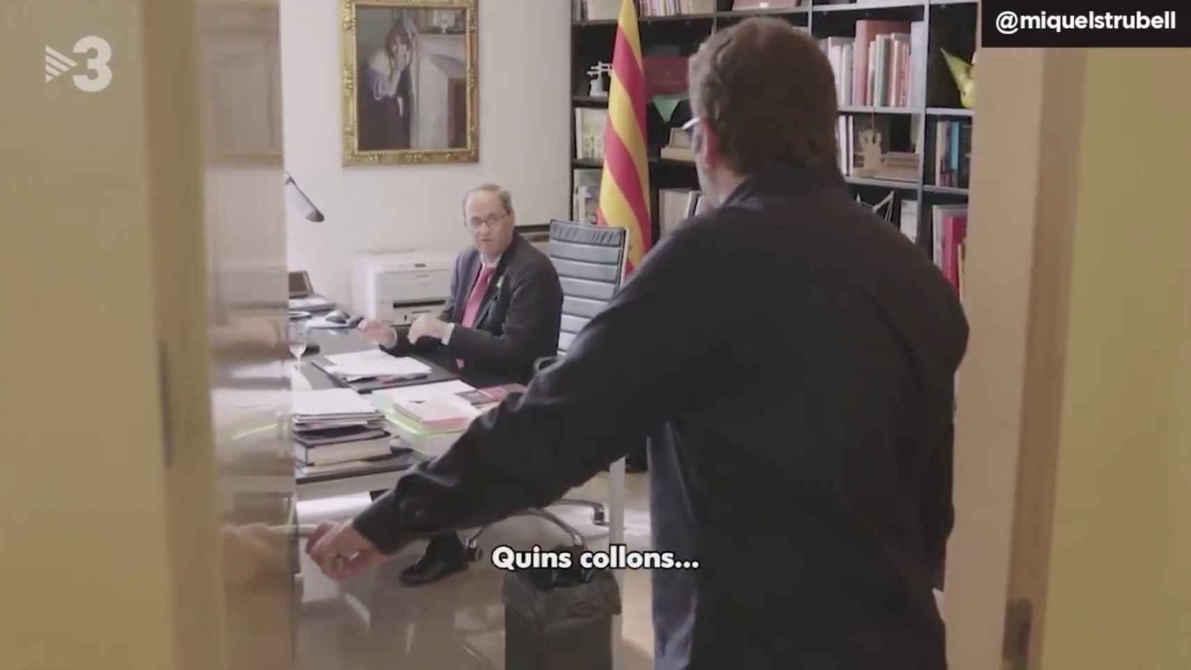 Captura del vídeo donde se muestra el teatro de Torra ante una supuesta llamada frustrada a Pedro Sánchez / TV3 - TWITTER