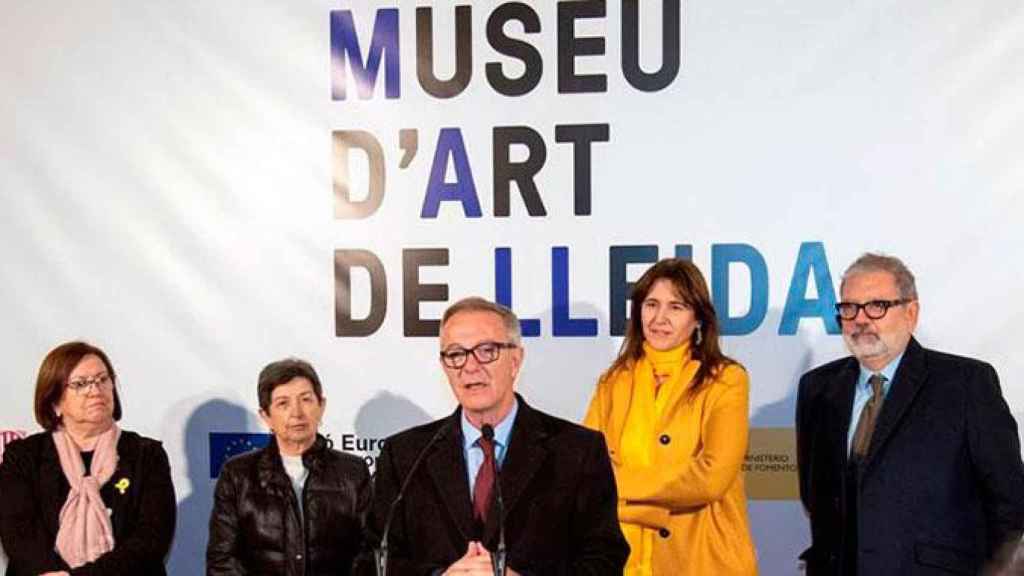 El ministro de Cultura, José Guirao, interviene en el acto de inicio de las obras del nuevo Museo de Arte de Lleda, mientras le escuchan (de izquierda a derecha) la presidenta de la Diputación de Lleida, Rosa Maria Perelló; la delegada del Gobierno en Cat