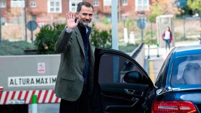 El rey Felipe VI, tras visitar al rey emérito, Juan Carlos I, en un hospital de Madrid hoy / EFE