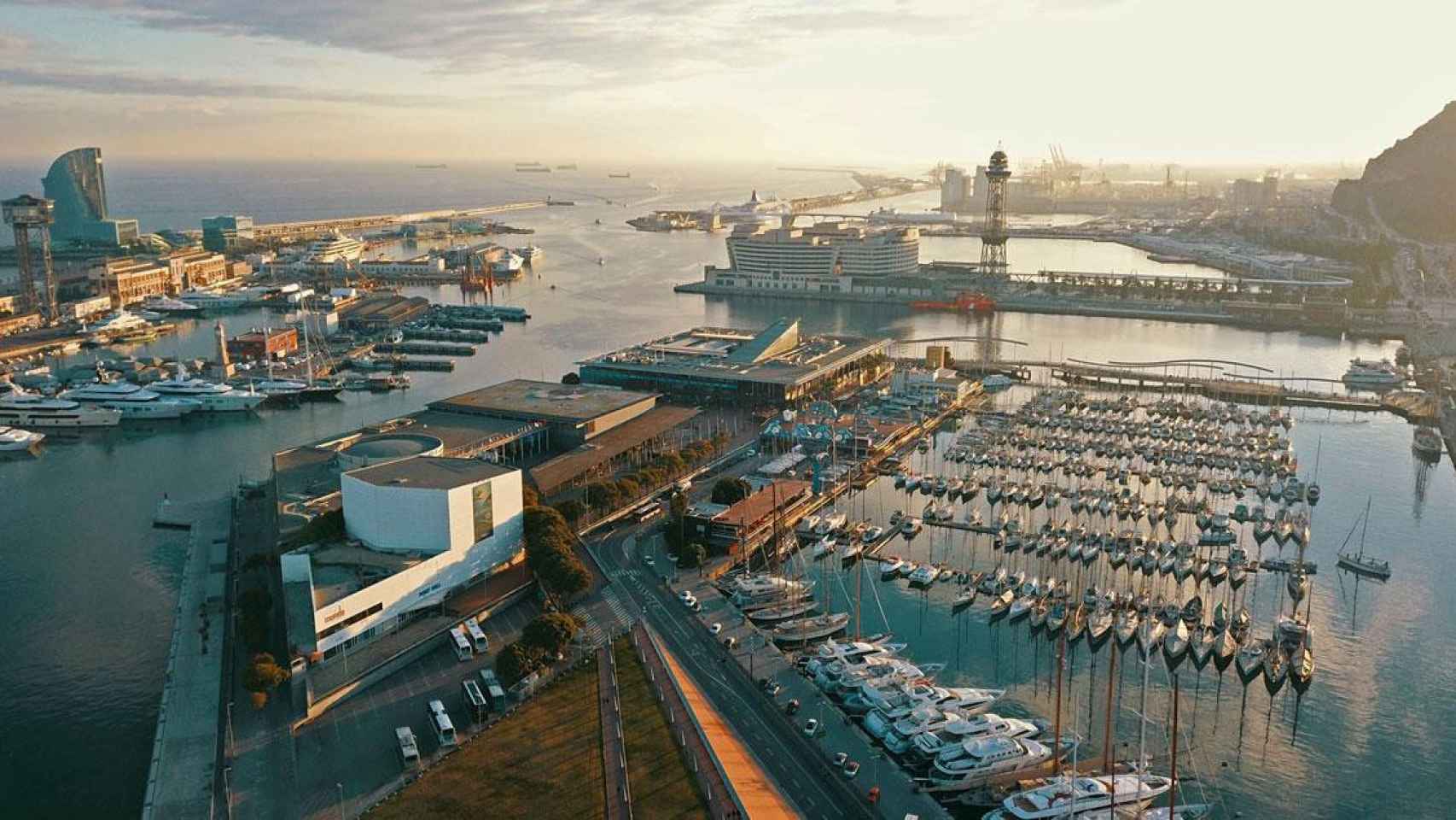 Imagen aérea del Puerto de Barcelona, con el Maremágnum en primer plano / SEB