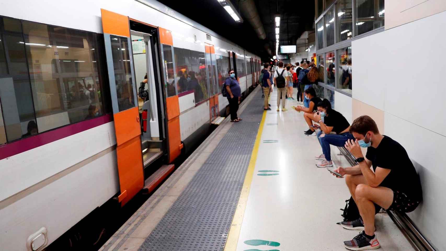 Pasajeros afectados por la huelga de maquinistas de Renfe / EFE