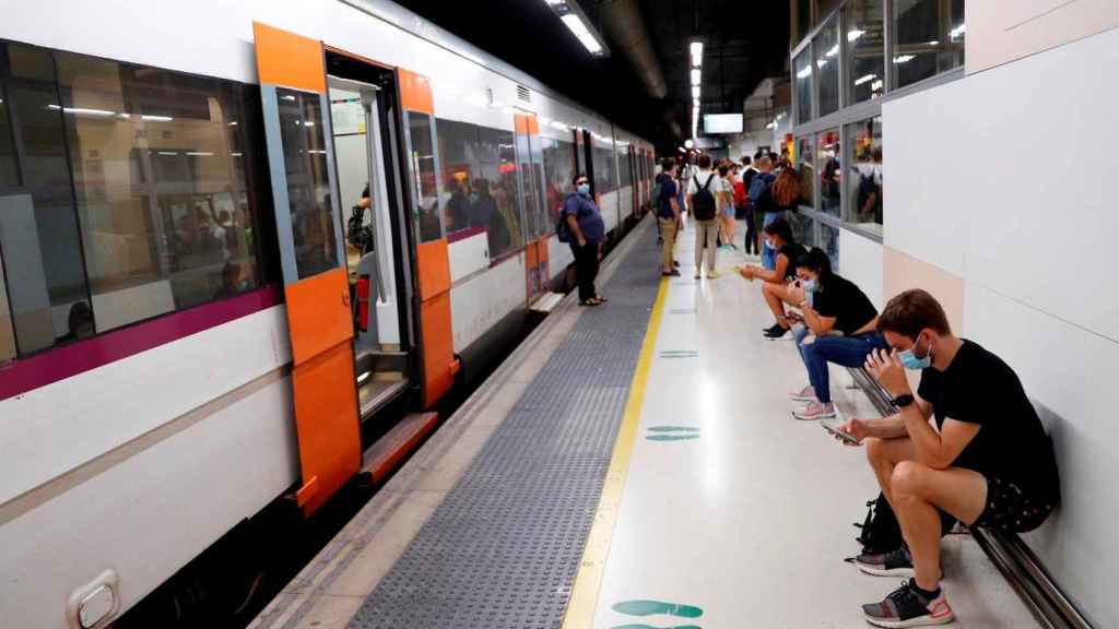 Pasajeros afectados por la huelga de maquinistas de Renfe / EFE