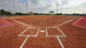 Campo del Club de Béisbol y Sóftbol de Sant Boi (Barcelona), en la que entrenaba el presunto autor de los abusos sexuales a tres alumnas / CBS SANT BOI