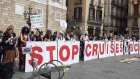 La concentración en Barcelona contra el retorno de los cruceros / ECOLOGISTAS EN ACCIÓN