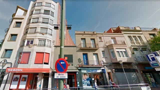 Plaza Clavé, en Terrassa, donde un hombre se ha precipitado al vacío