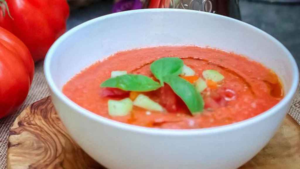 Gazpacho servido en un plato / UNSPLASH