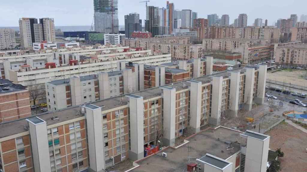 Imagen aérea del barrio La Mina en Adrià del Besòs, Barcelona