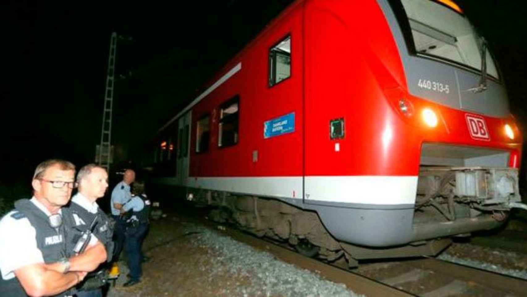 Imagen del tren en el que se produjo el ataque múltiple con arma blanca.