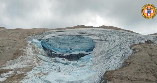 El bloque de hielo que se desprendió del glaciar / ALPINE RESCUE SERVICES