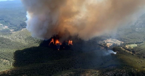 El incendio de Olivella (Barcelona) afecta al Macizo del Garraf / EUROPA PRESS