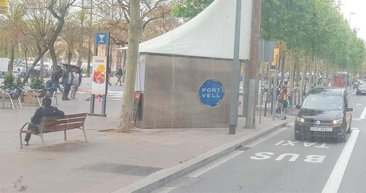 El paseo Joan de Borbó, en plena operación de desalojo de los manteros / CG