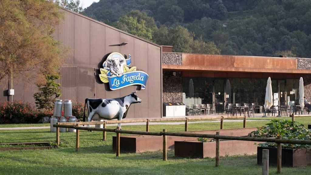 Instalaciones de La Fageda, que se une a 'Comida para todos' se unen para dar alimentos a familias en riesgo de exclusión social  / LA FAGEDA