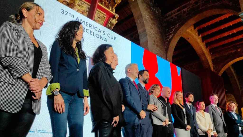 Las autoridades, con Grand Dalton en el centro (6i), presentando la 37ª edición de la Copa América / CG