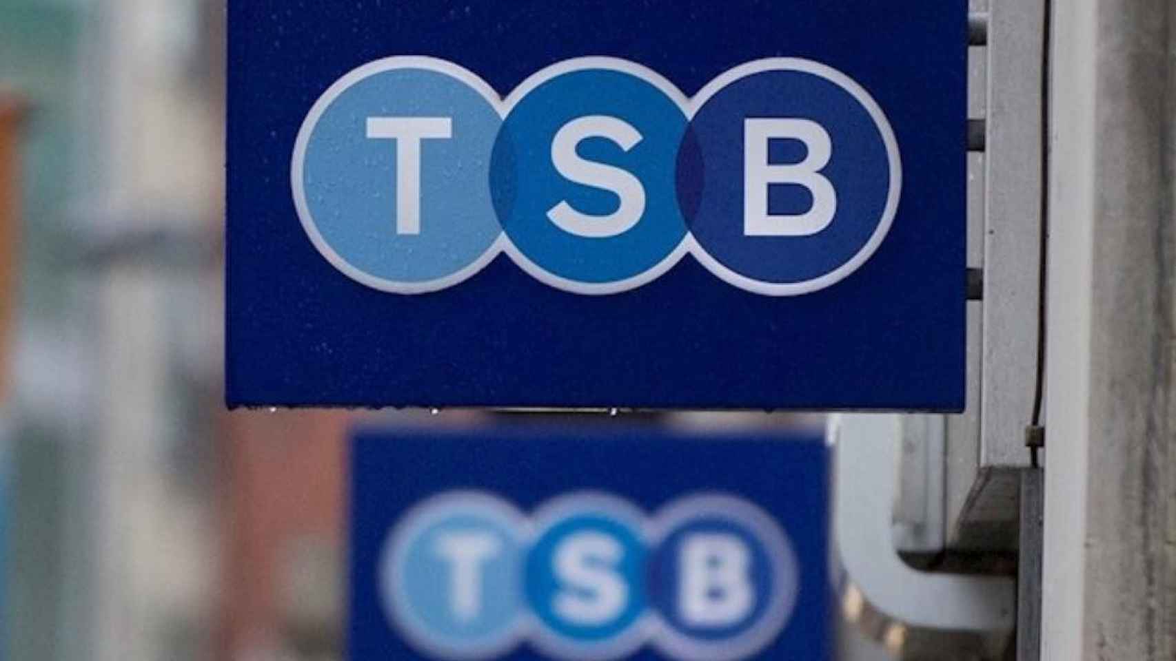 El logo de TSB, la filial británica de Sabadell, en una de sus oficinas / EUROPA PRESS