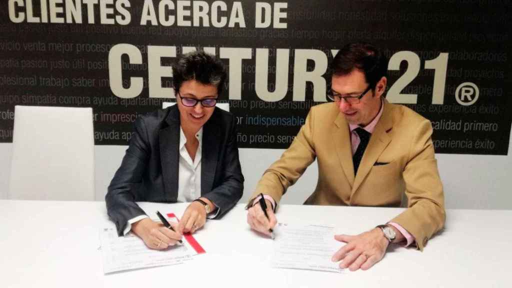 La CEO del Bufete Pérez-Pozo, Carmen Pérez-Pozo, y el de Century 21, Javier Ortega