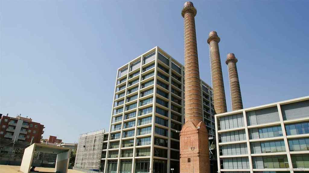 El edificio de Las Tres Chimeneas, que Conren Tramway compró para uno de sus tres proyectos para oficinas en Barcelona / CG