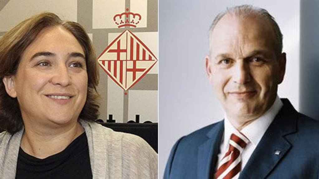 La alcaldesa de Barcelona, Ada Colau (izquierda), y el presidente de Seat, Jürgen Stackmann (derecha)