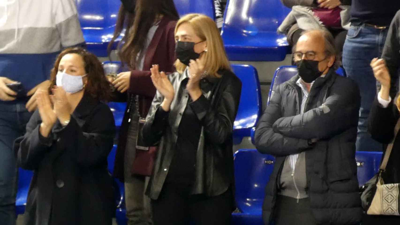 La infanta Cristina apoya desde la grada del Palau Blaugrana el debut de su hijo /EP