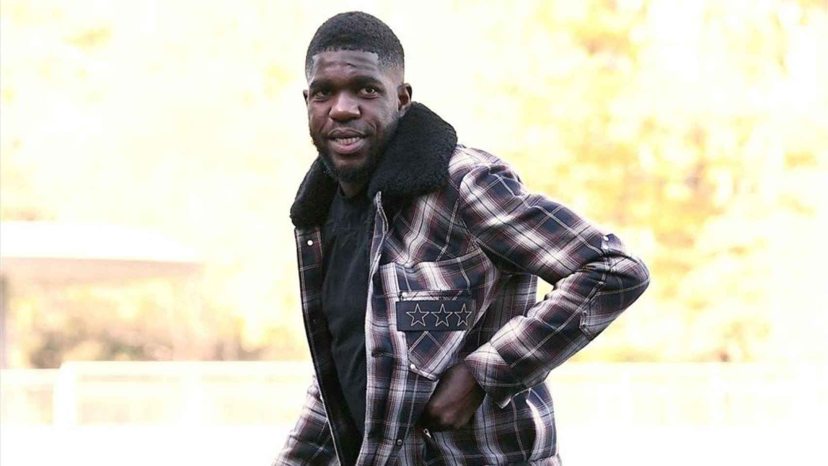 Samuel Umtiti estrena abrigo de diseño