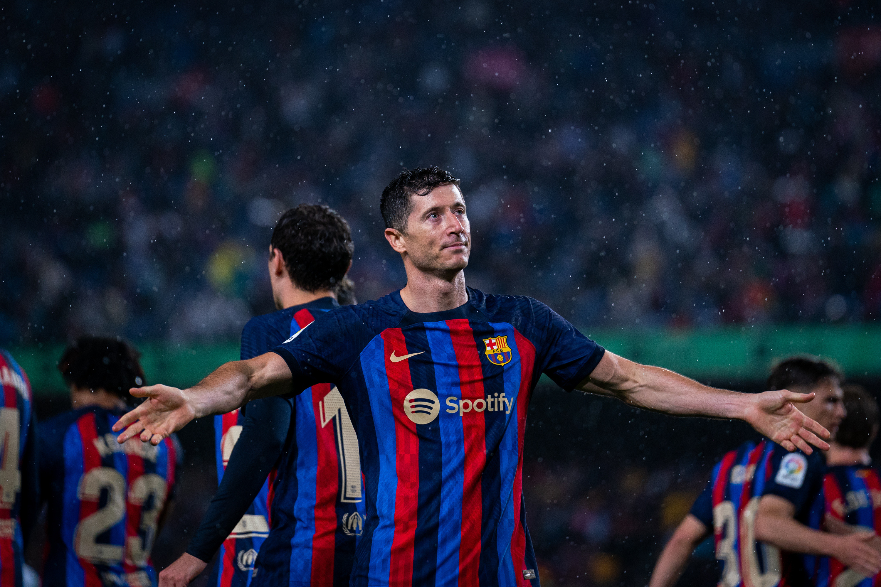 Robert Lewandowski celebra el gol marcado al Real Betis en el Camp Nou / FCB