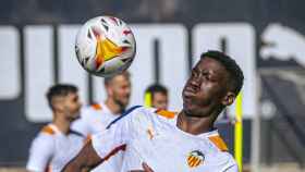 Ilaix Moriba, durante un entrenamiento con Valencia CF / VCF