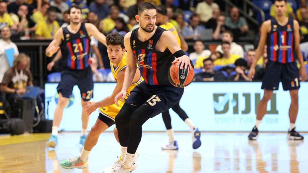 Satoransky, en una jugada del triunfo del Barça de basket en Tel Aviv / FCB