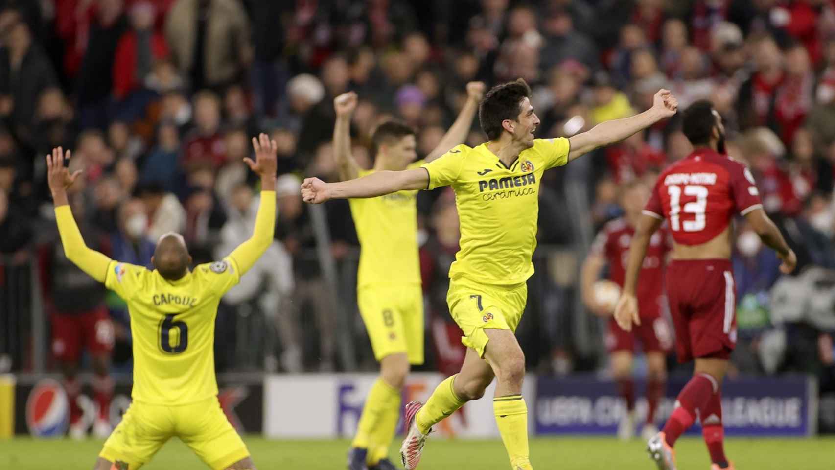 Los jugadores del Villarreal celebran su clasificación para las semifinales de la Champions / EFE