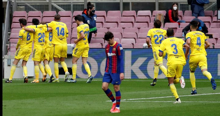 Los jugadores del Cádiz, celebrando el empate contra el Barça | EFE