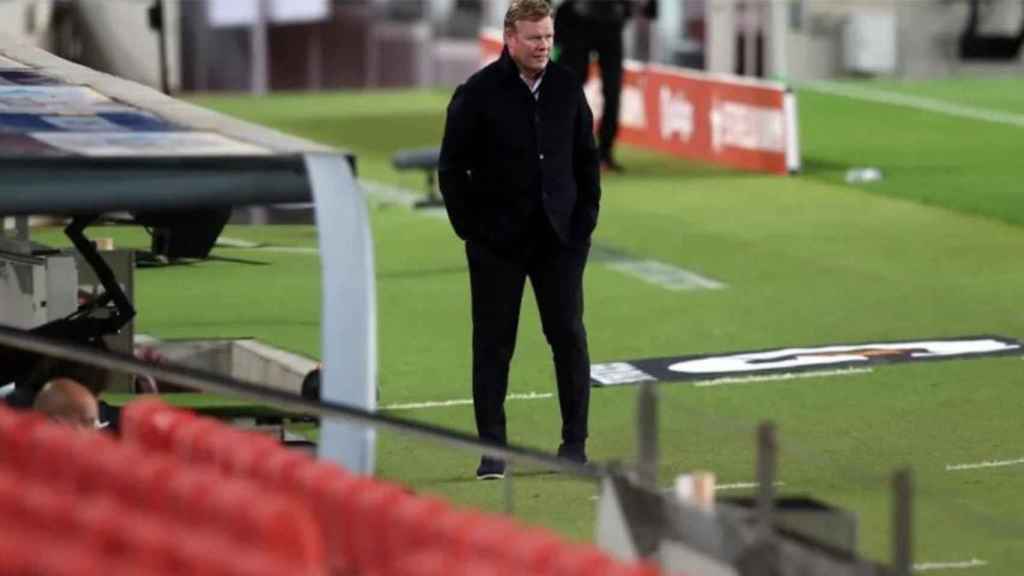 Ronald Koeman frente al Elche en el Camp Nou / FCB