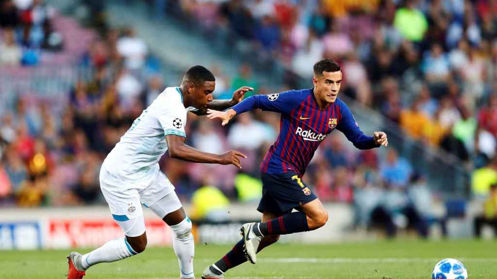 Coutinho en su debut en competición europea con el Barça frente al PSV / EFE