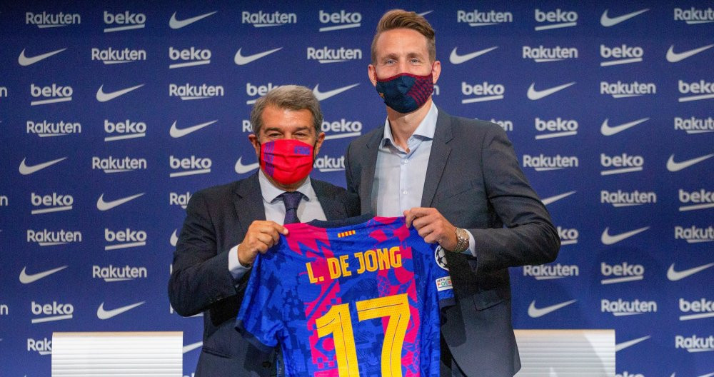 Laporta y De Jong, en la rueda de prensa / EFE