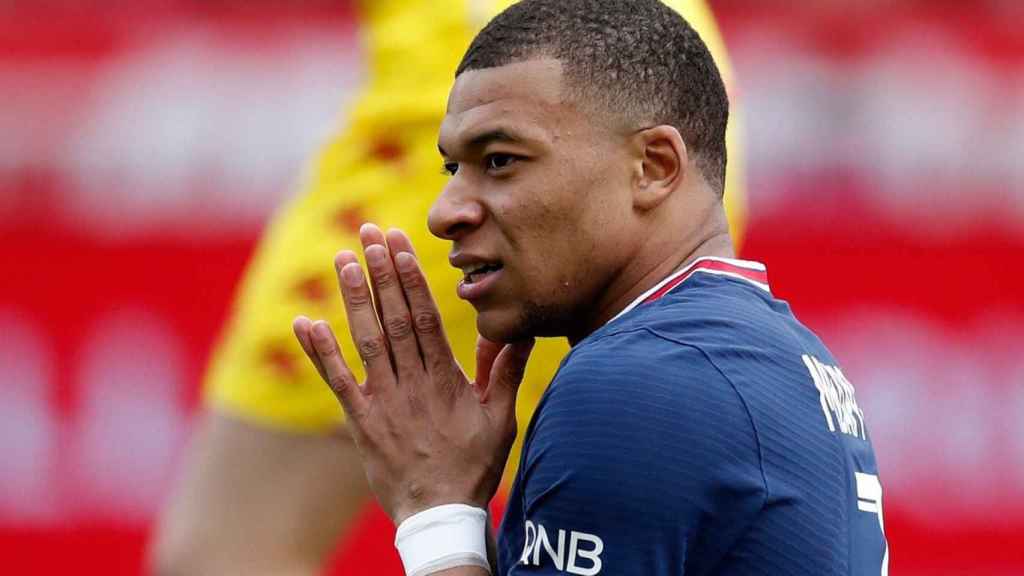 Kylian Mbappé, lamentándose tras una ocasión fallada ante el Mónaco / EFE