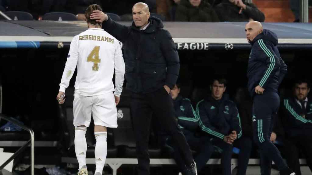 Sergio Ramos y Zinedine Zidane en un partido de la Champions League / Redes