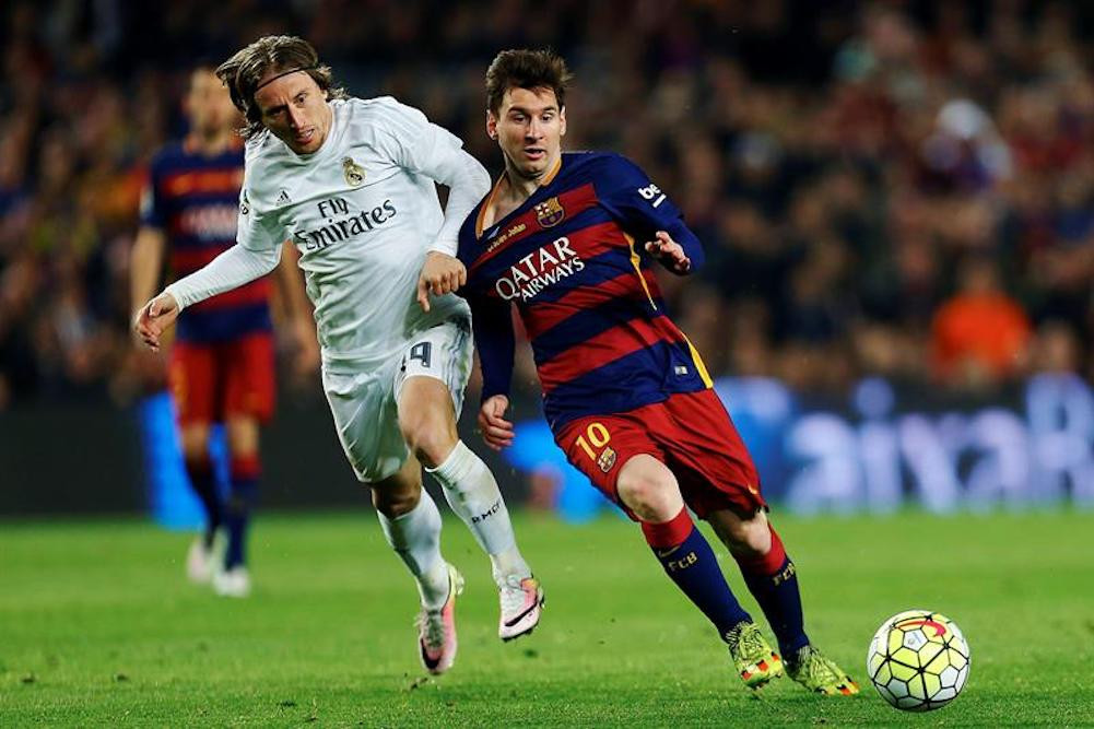 Una foto de archivo de Luka Modric y Leo Messi en un Clásico / EFE