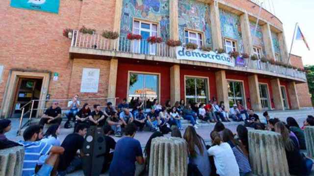 'Okupación' de una escuela en el referéndum ilegal del 1-O de 2017 / TWITTER