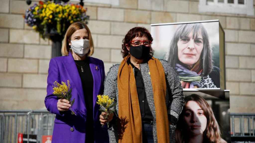 La expresidenta del Parlament, Carme Forcadell y la exconsellera Dolors Bassa, durante un acto feminista el pasado febrero / EP