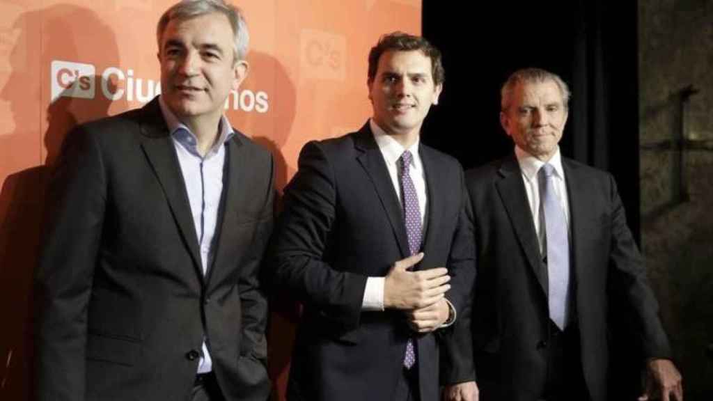 Luis Garicano, Albert Rivera y Manuel Conthe, en un acto de Ciudadanos