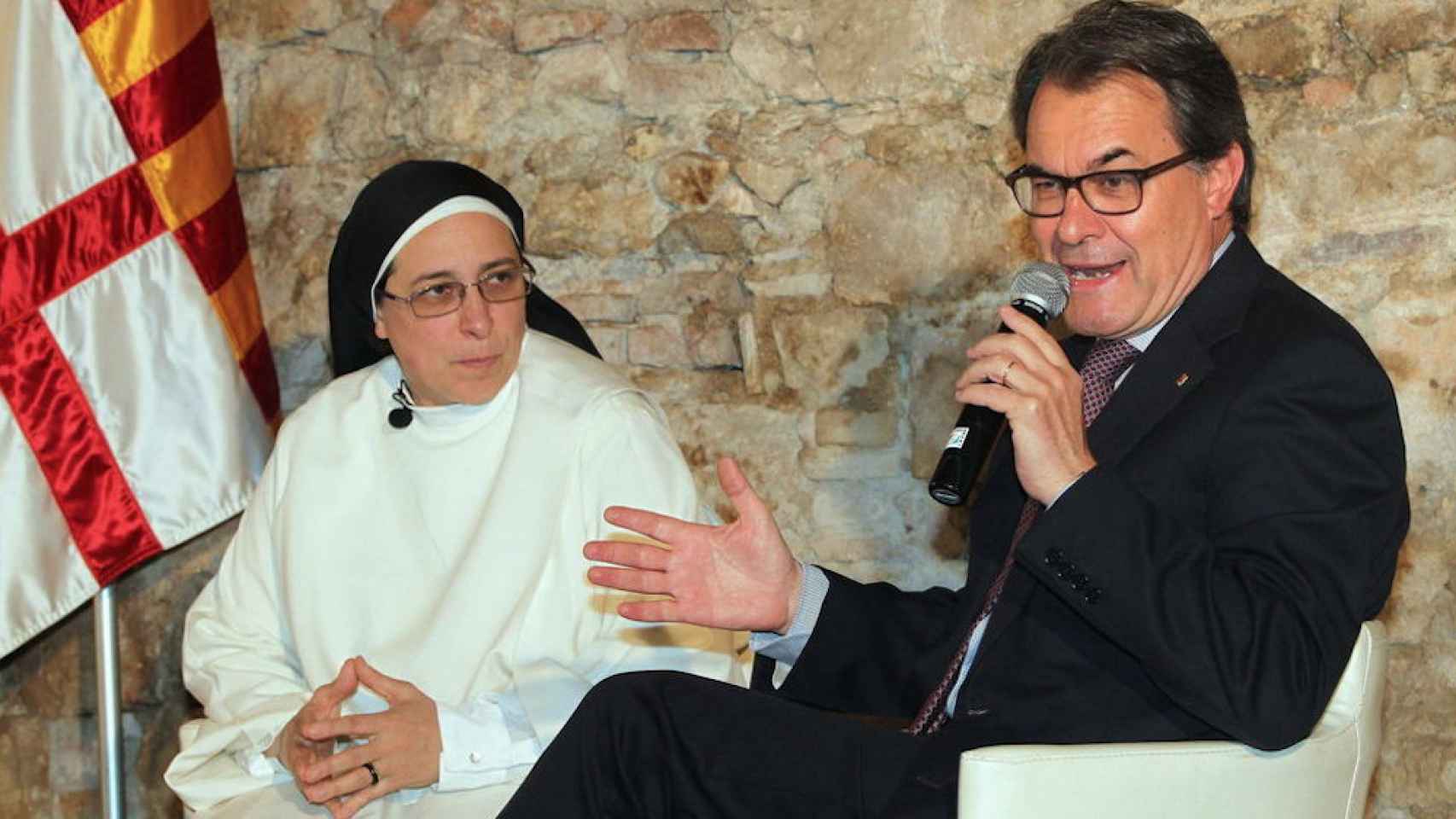 Una imagen de archivo de sor Lucía Caram junto a Artur Mas / EFE