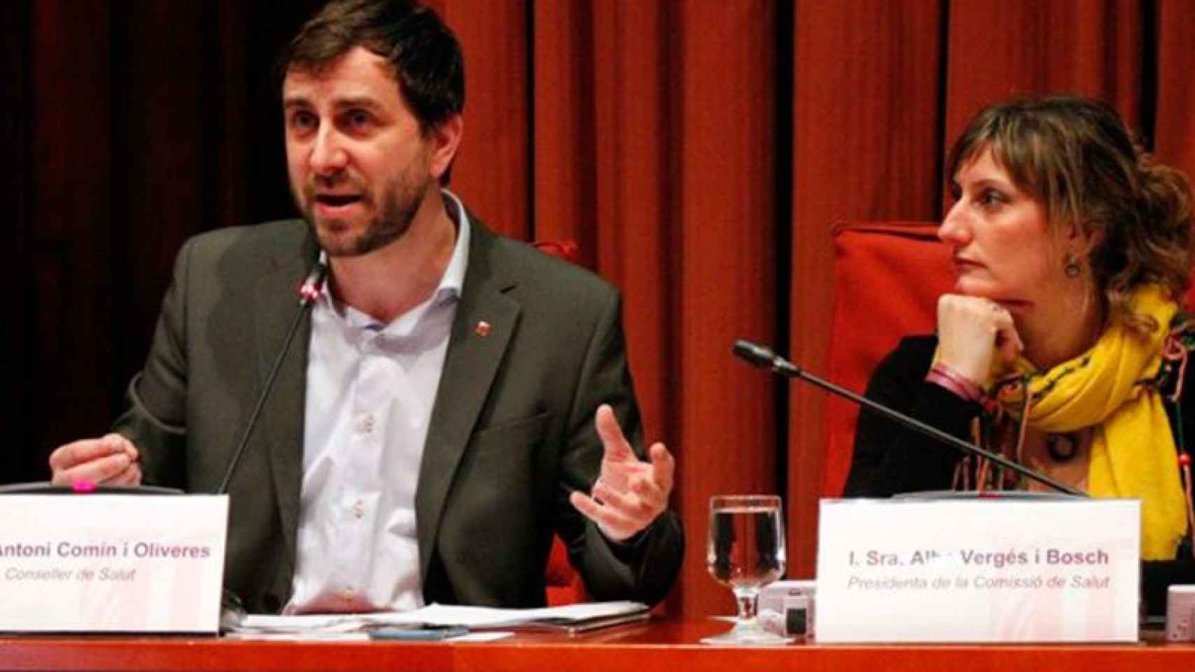 Toni Comín el día que anunció en el Parlament su plan para excluir alguinos hospitales del sistema.